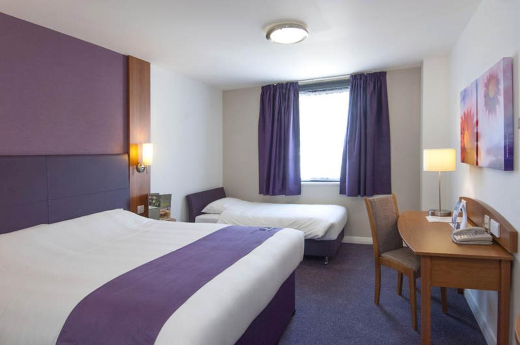 Premier Inn Glenrothes Exteriör bild
